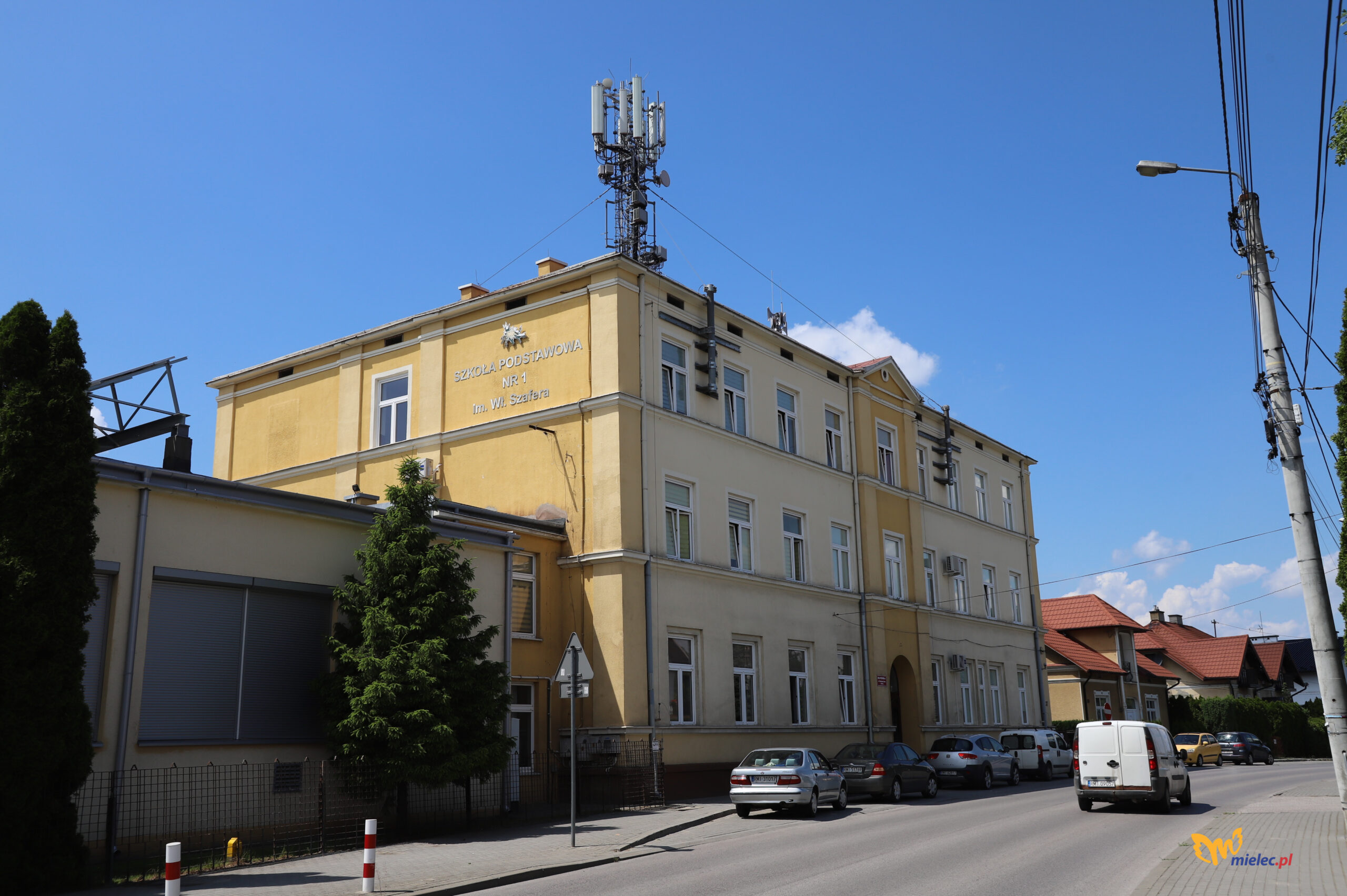 Prezydent Mielca odmówił Cellneksowi przedłużenia umowy na maszt na szkole