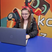 Badanie UKE: dzieci hulają w sieci w niebezpiecznych rewirach poza kontrolą rodziców