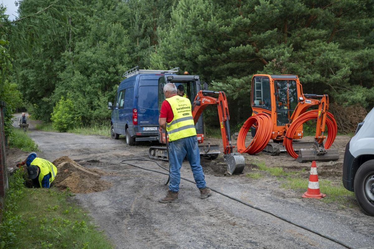 Urząd Gminy Oborowo przygląda się uważnie jak Orange buduje światłowód